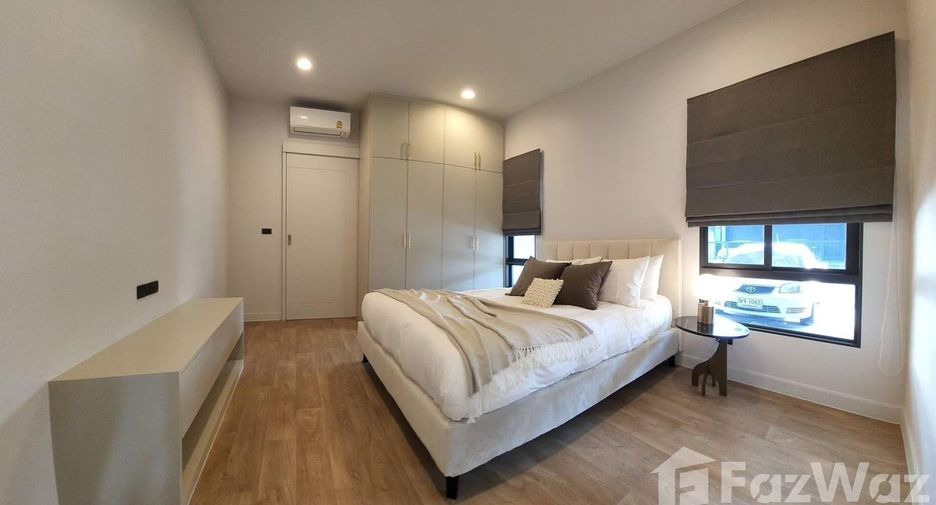 For sale 5 bedrooms house in Bang Kapi, Bangkok