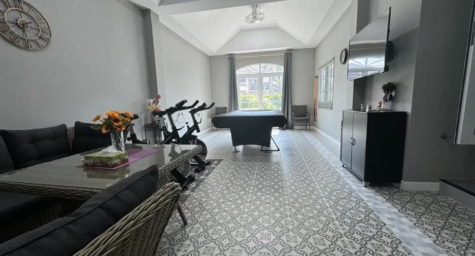 For sale 5 bedrooms house in Mueang Chon Buri, Chonburi