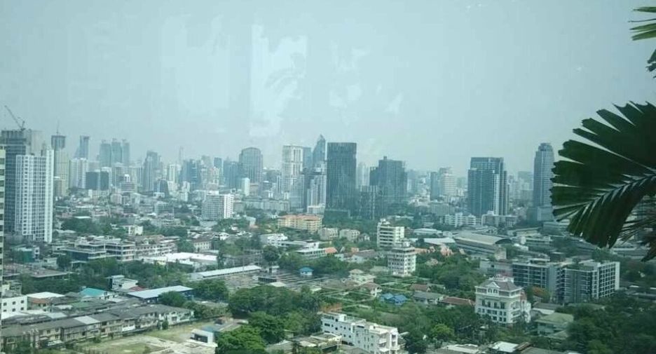For sale 1 bed condo in Khlong Toei, Bangkok