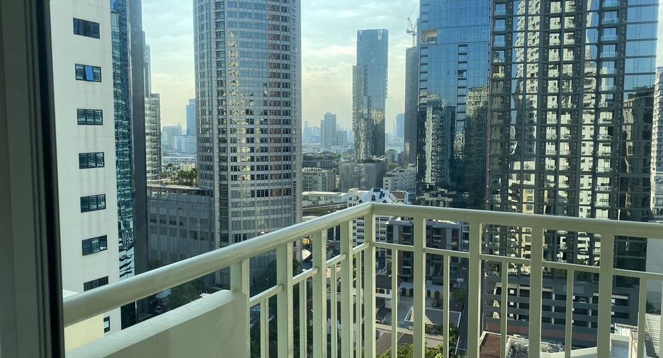 For sale 2 bedrooms condo in Watthana, Bangkok