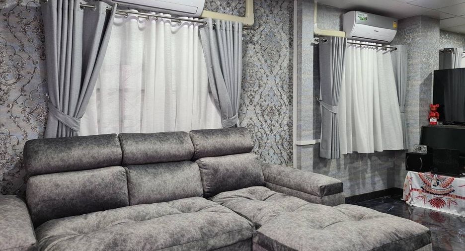 For sale 5 bedrooms house in Mueang Nonthaburi, Nonthaburi