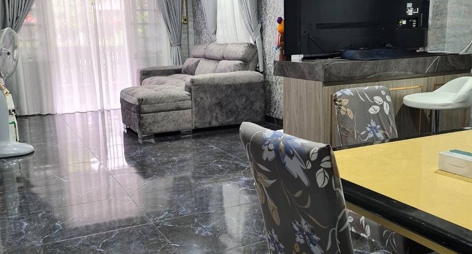 For sale 5 bedrooms house in Mueang Nonthaburi, Nonthaburi