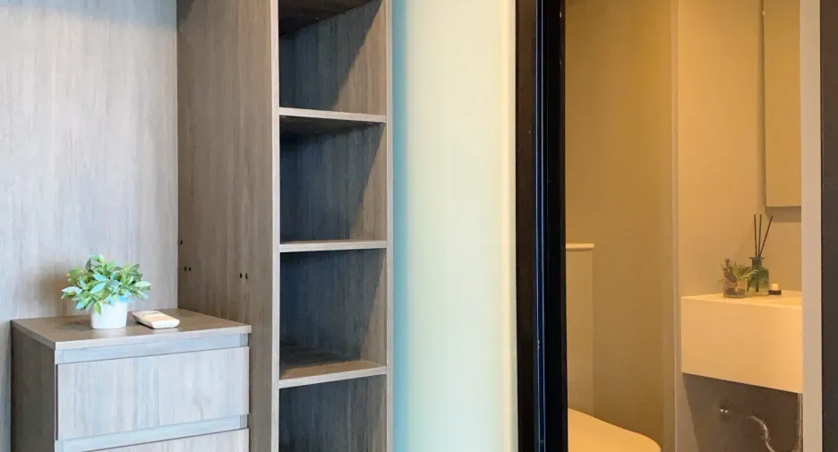 For sale 2 bedrooms condo in Huai Khwang, Bangkok