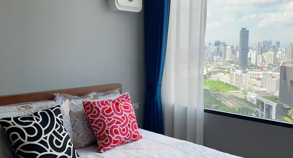 For sale 2 bedrooms condo in Huai Khwang, Bangkok