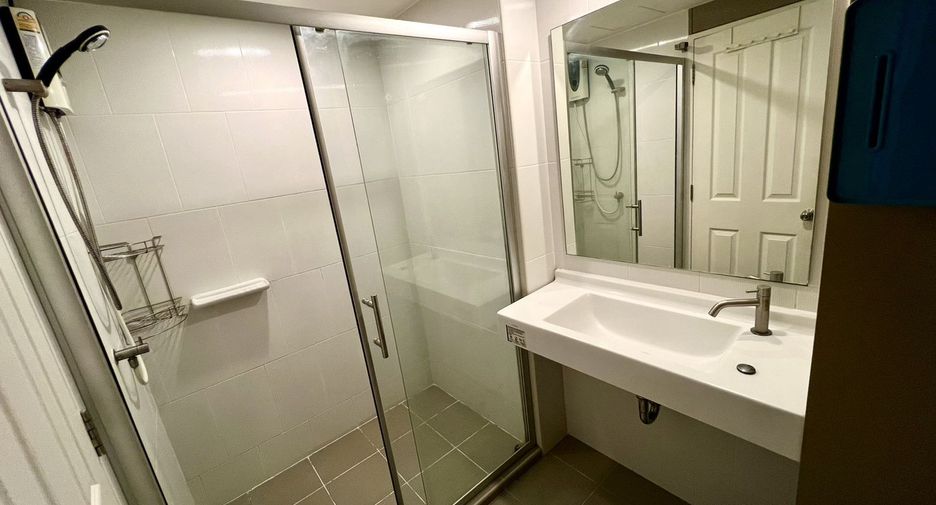 For sale 1 bed condo in Thon Buri, Bangkok