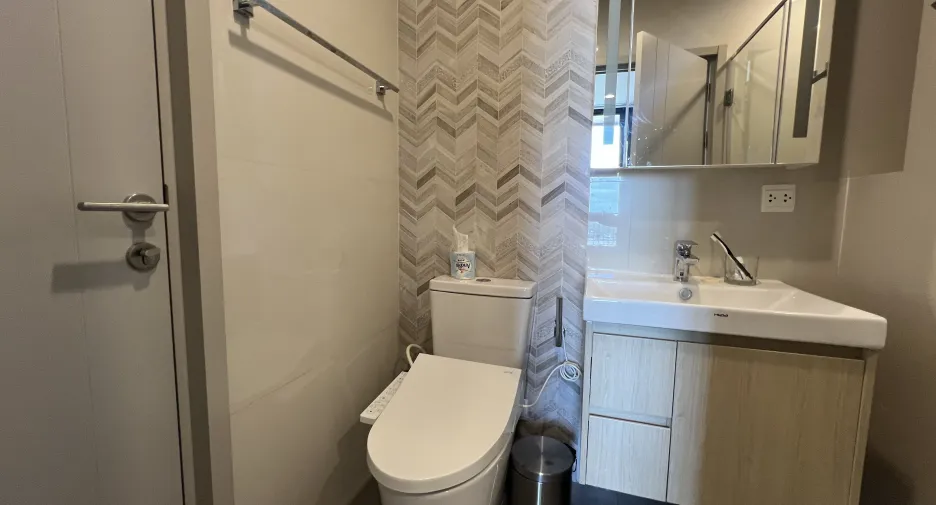 For sale 1 bed condo in Khlong Toei, Bangkok