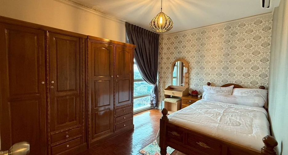 For rent 3 bedrooms condo in Pak Kret, Nonthaburi
