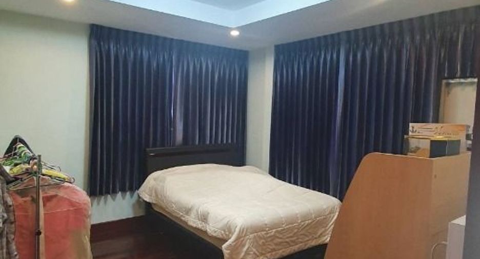 For sale 4 bedrooms house in Mueang Sukhothai, Sukhothai
