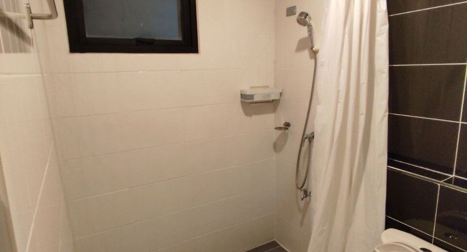 For rent 4 ベッドルーム townhouse in Lat Lum Kaeo, Pathum Thani