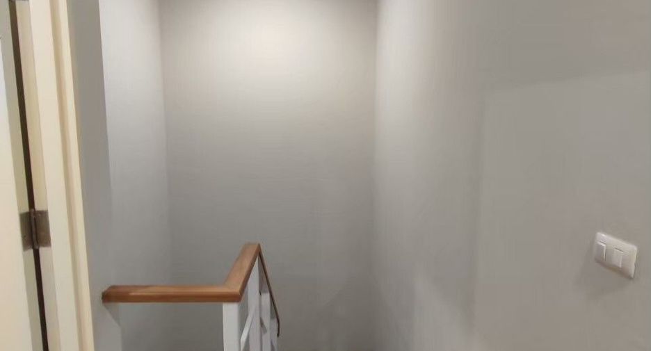 出租 4 卧室 联排别墅 在 Lat Lum Kaeo, Pathum Thani