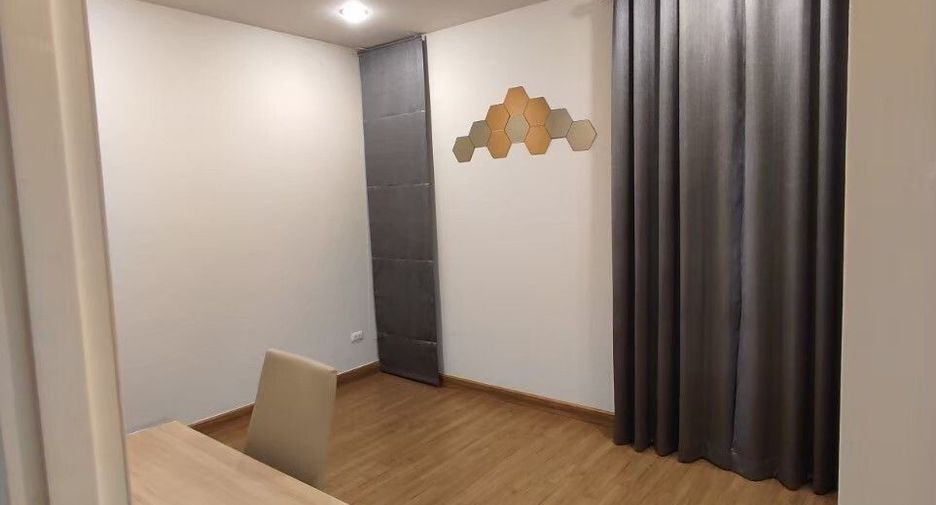 For rent 4 ベッドルーム townhouse in Lat Lum Kaeo, Pathum Thani