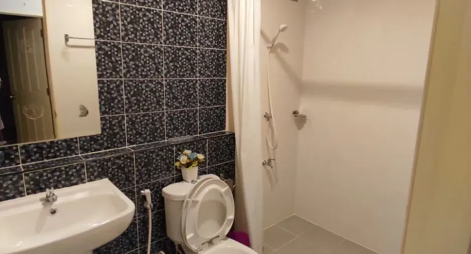 For rent 4 ベッドルーム townhouse in Lat Lum Kaeo, Pathum Thani