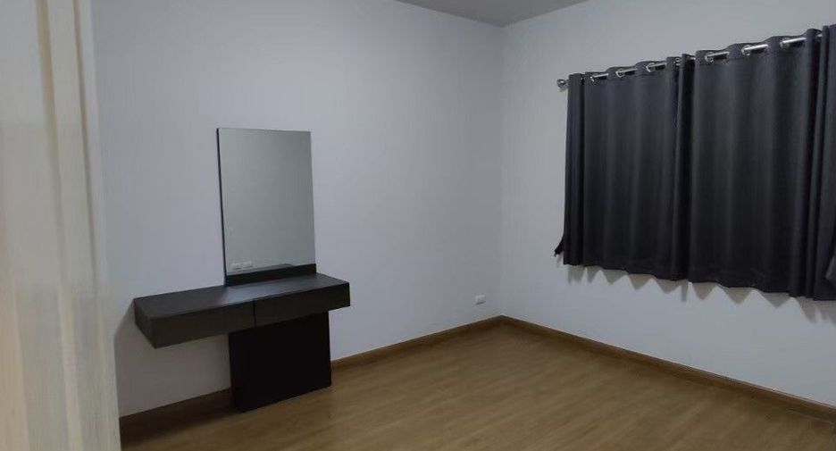 For rent 4 ベッドルーム townhouse in Lat Lum Kaeo, Pathum Thani