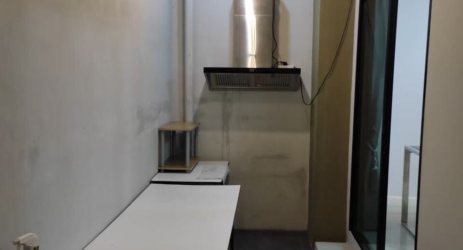 For rent 4 ベッドルーム townhouse in Lat Lum Kaeo, Pathum Thani