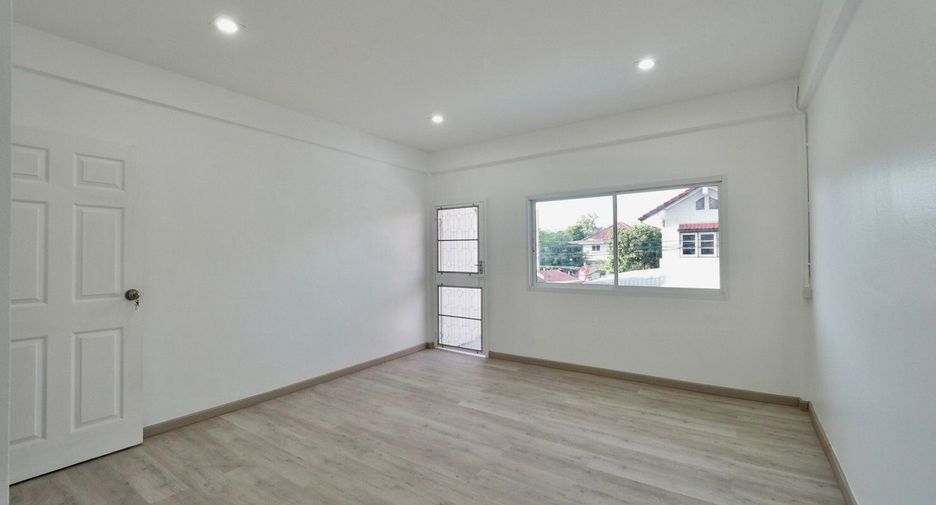 For sale 2 bedrooms townhouse in Mueang Nakhon Pathom, Nakhon Pathom