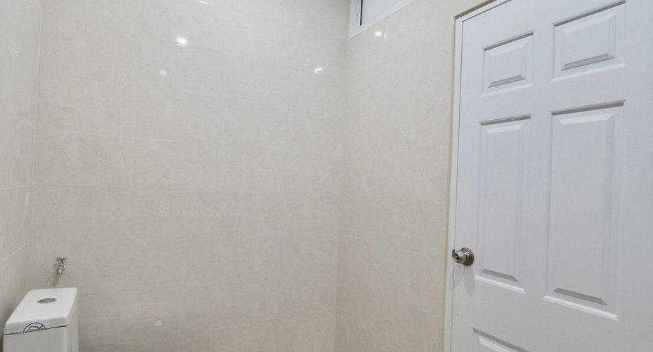 For sale 2 bedrooms townhouse in Mueang Nakhon Pathom, Nakhon Pathom