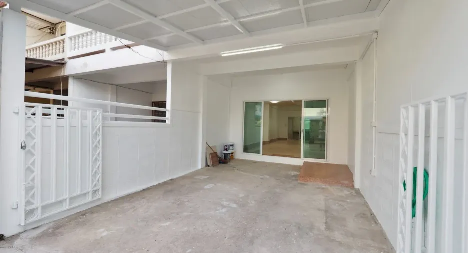 For sale 2 bedrooms townhouse in Mueang Nakhon Pathom, Nakhon Pathom