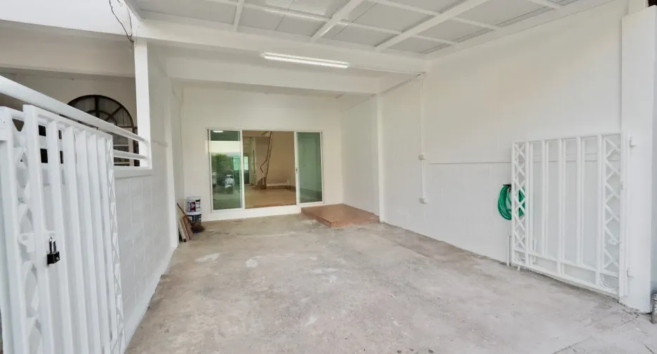 For sale 2 bedrooms townhouse in Mueang Nakhon Pathom, Nakhon Pathom