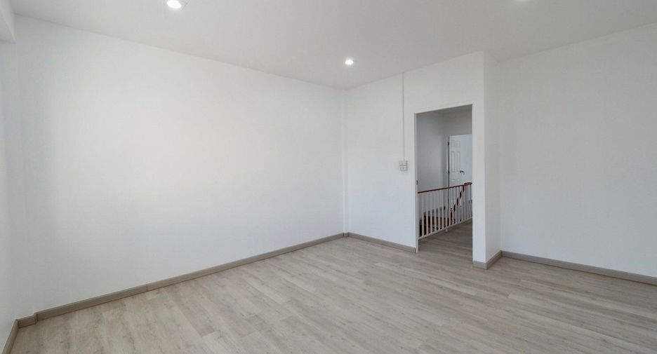 For sale 2 bedrooms townhouse in Mueang Nakhon Pathom, Nakhon Pathom