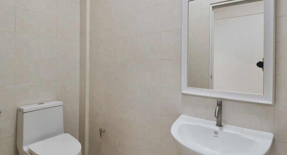For sale 2 bedrooms townhouse in Mueang Nakhon Pathom, Nakhon Pathom