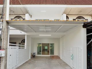For sale 2 bedrooms townhouse in Mueang Nakhon Pathom, Nakhon Pathom