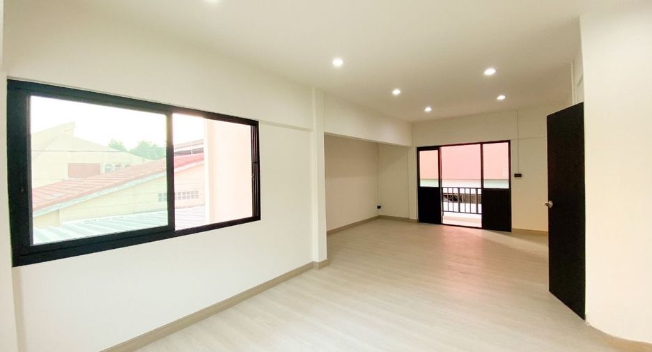 For sale 3 bedrooms house in Suan Luang, Bangkok