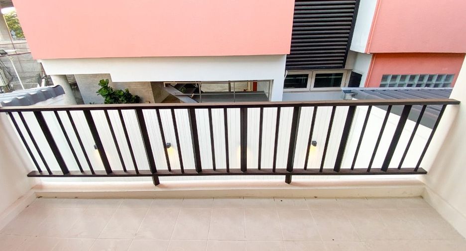 For sale 3 bedrooms house in Suan Luang, Bangkok