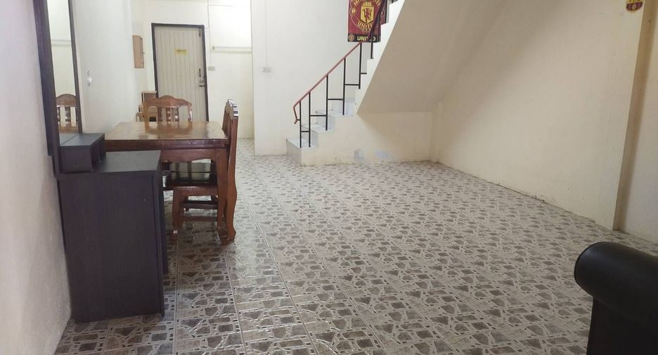 For sale 2 bedrooms townhouse in Mueang Lop Buri, Lopburi