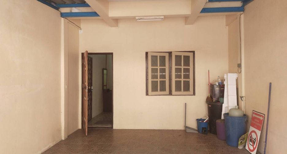 For sale 2 bedrooms townhouse in Mueang Lop Buri, Lopburi
