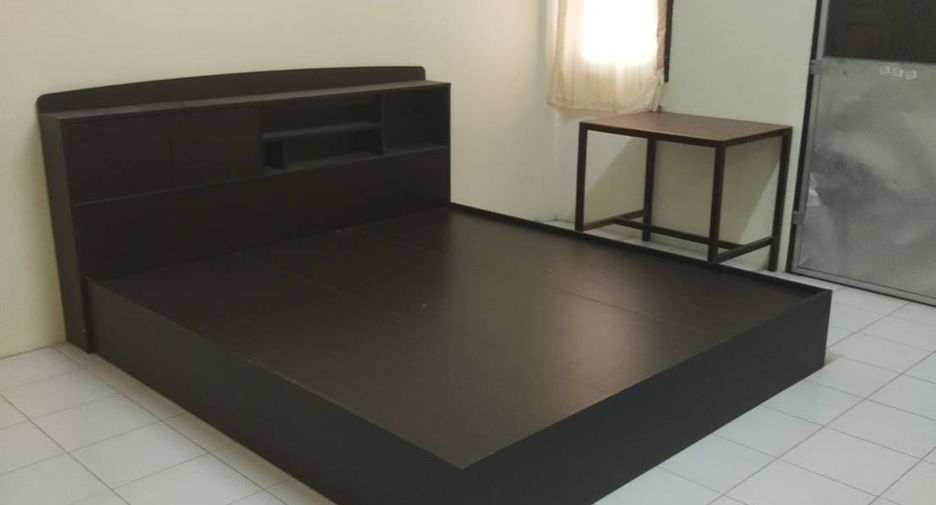 For sale 2 bedrooms townhouse in Mueang Lop Buri, Lopburi