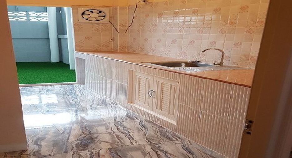 Продажа 5 спальни таунхаус в Bang Bua Thong, Нонтабури