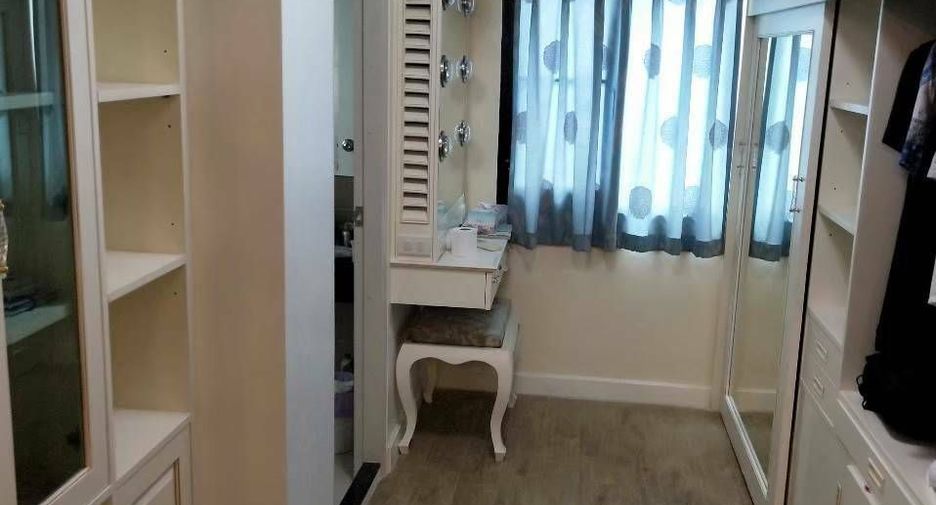 Casa adosada en venta de 3 habitaciones en Suan Luang, Bangkok