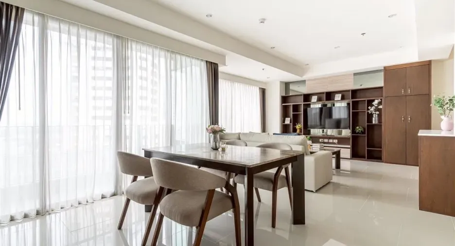 For sale そして for rent 2 ベッドルーム condo in Khlong Toei, Bangkok