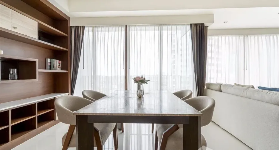 For sale そして for rent 2 ベッドルーム condo in Khlong Toei, Bangkok