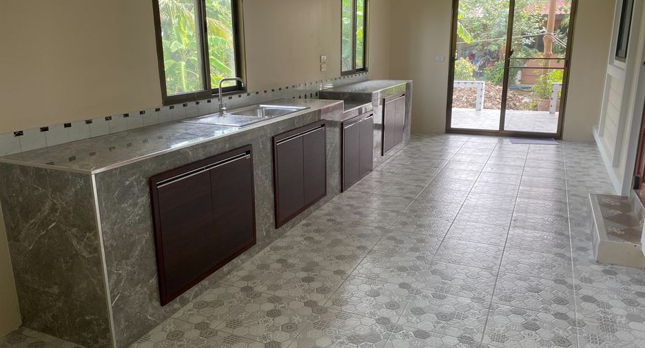 For sale 6 bedrooms house in Lat Lum Kaeo, Pathum Thani