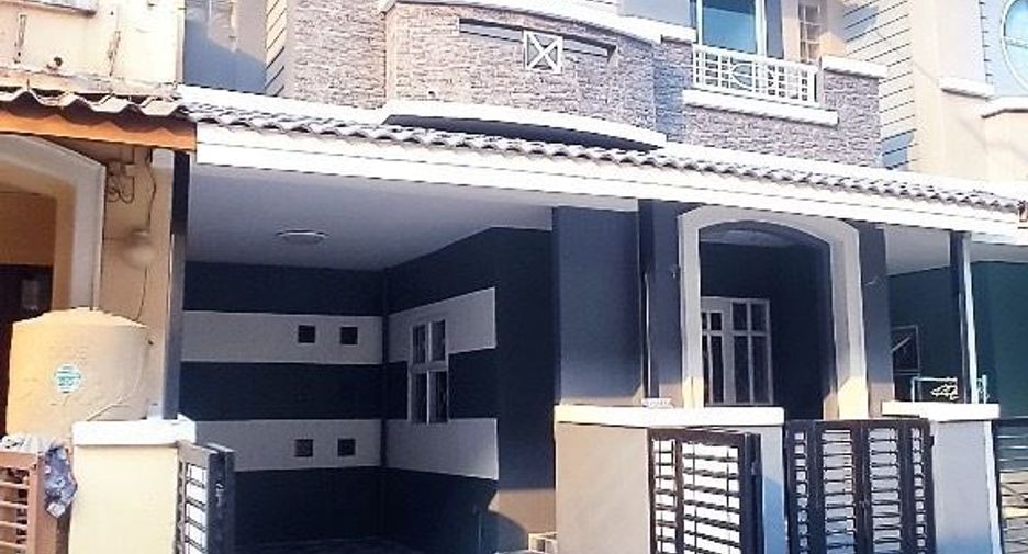 Casa adosada en venta de 3 habitaciones en Lam Luk Ka, Pathum Thani