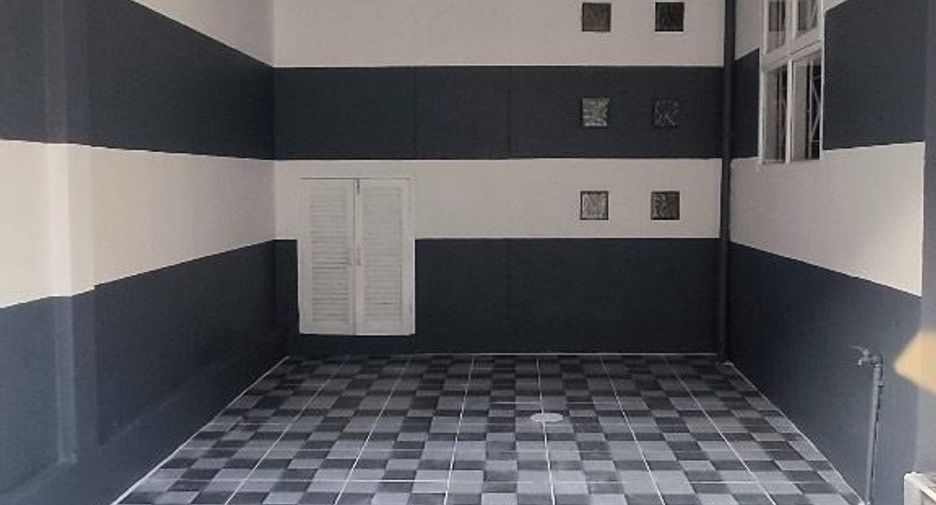 Casa adosada en venta de 3 habitaciones en Lam Luk Ka, Pathum Thani