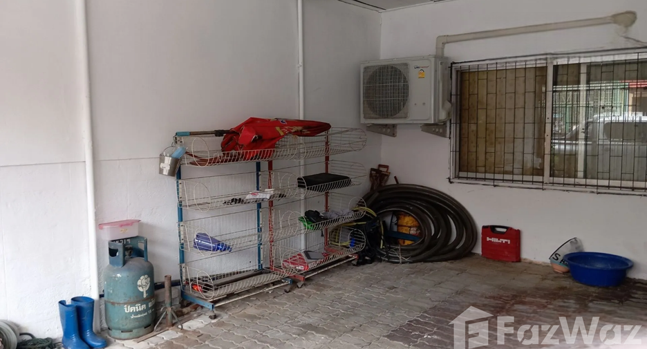 For sale 2 bedrooms townhouse in Mueang Samut Prakan, Samut Prakan