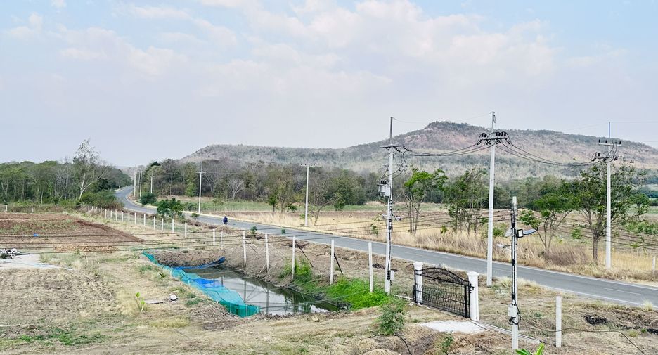 For sale 3 bedrooms house in Khok Samrong, Lopburi