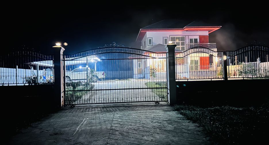 For sale 3 bedrooms house in Khok Samrong, Lopburi