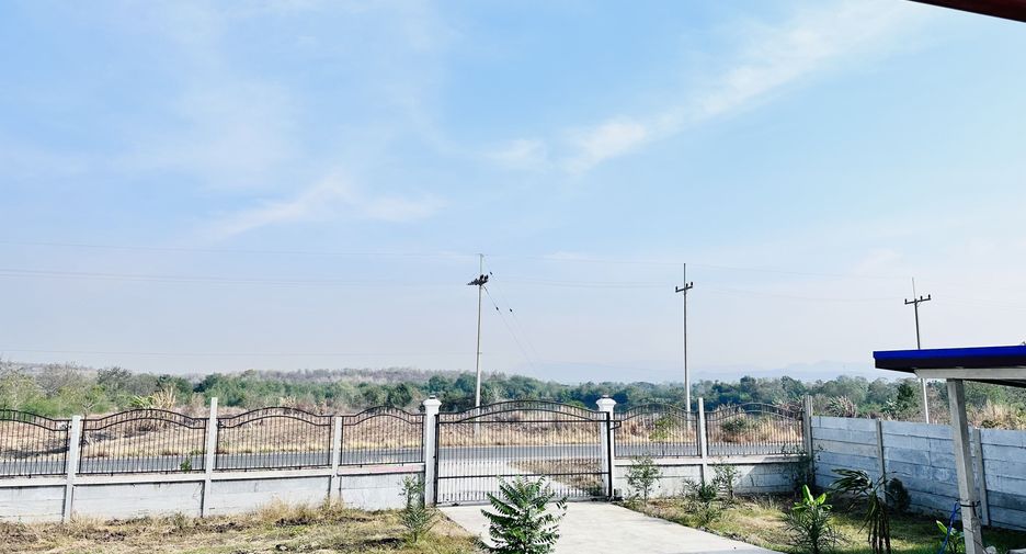 For sale 3 bedrooms house in Khok Samrong, Lopburi