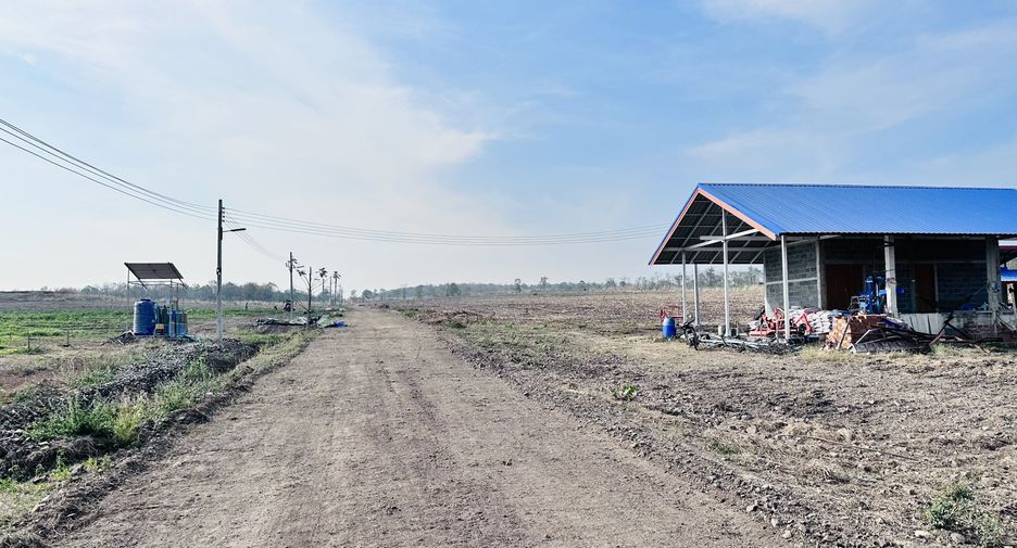 For sale 3 bedrooms house in Khok Samrong, Lopburi