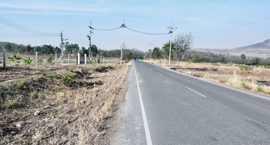 For sale 3 bedrooms house in Khok Samrong, Lopburi