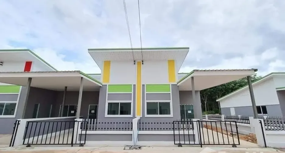 Reihenhaus zum Kauf mit 2 Zimmer in Pluak Daeng, Rayong