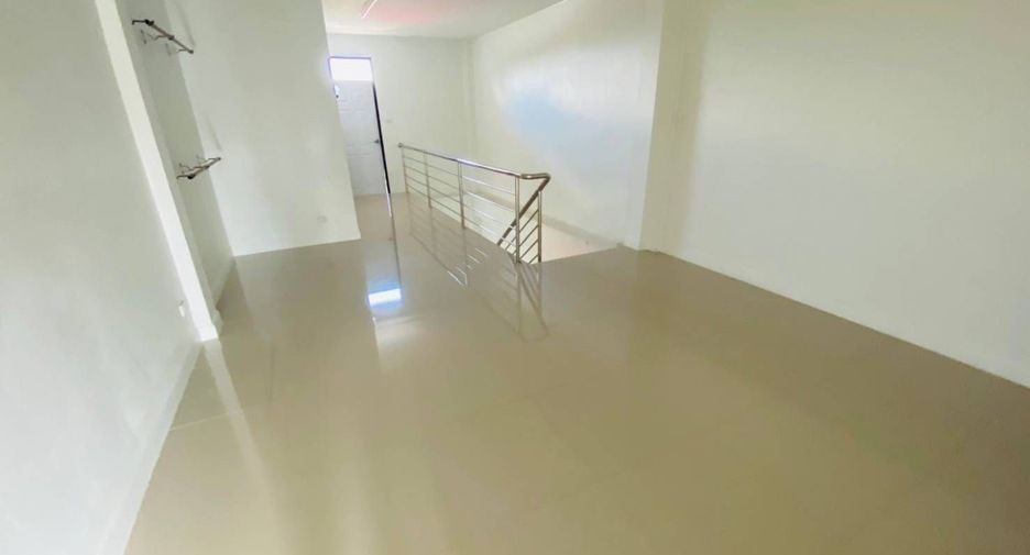 Casa adosada en venta de 4 habitaciones en Mueang Tak, Tak