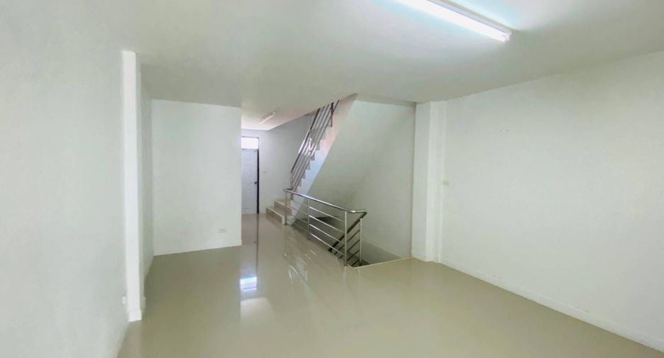 Casa adosada en venta de 4 habitaciones en Mueang Tak, Tak