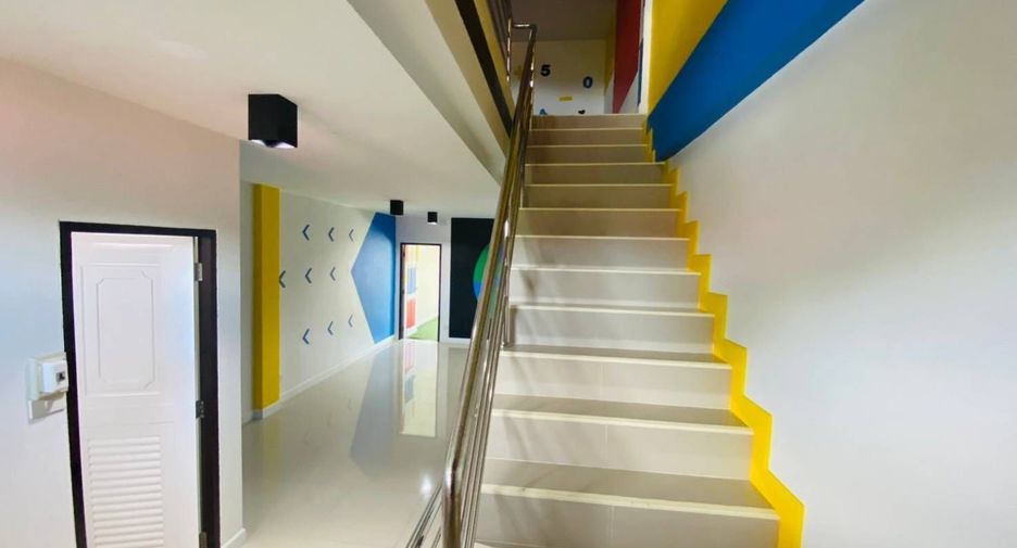 Casa adosada en venta de 4 habitaciones en Mueang Tak, Tak