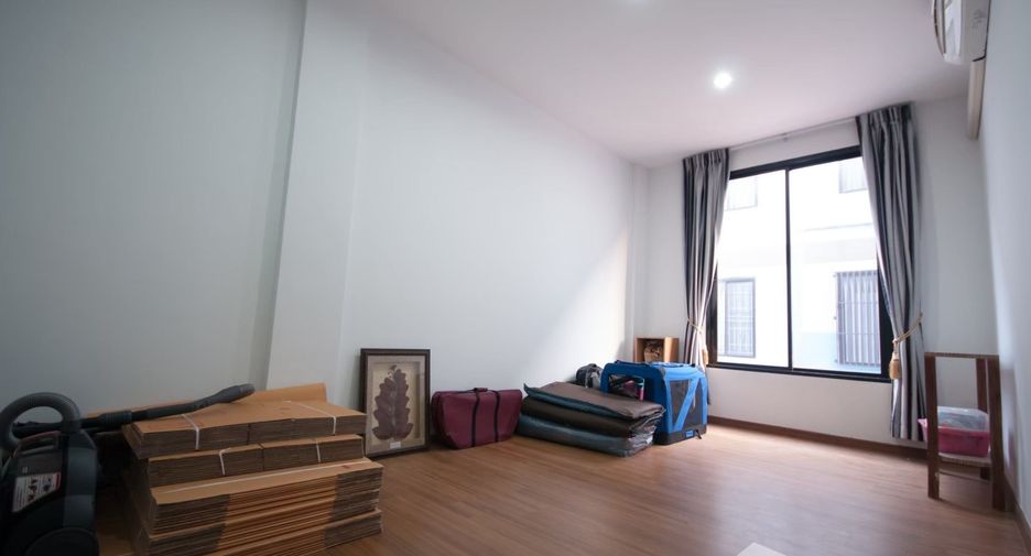 For sale 3 bedrooms townhouse in Pak Kret, Nonthaburi