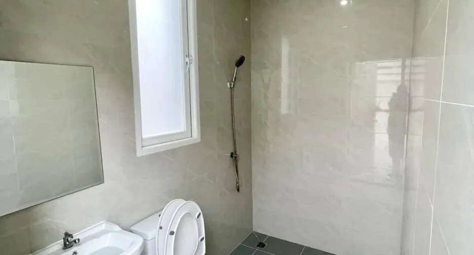For sale 4 bedrooms house in Mueang Samut Sakhon, Samut Sakhon