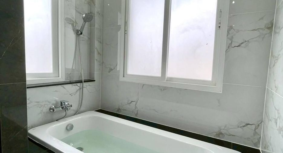 For sale 4 bedrooms house in Mueang Samut Sakhon, Samut Sakhon